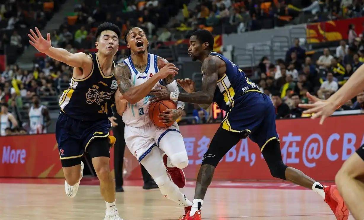 包含本菲卡士气爆棚，意甲四强战遇上广厦男篮，目标明确直指晋级的词条