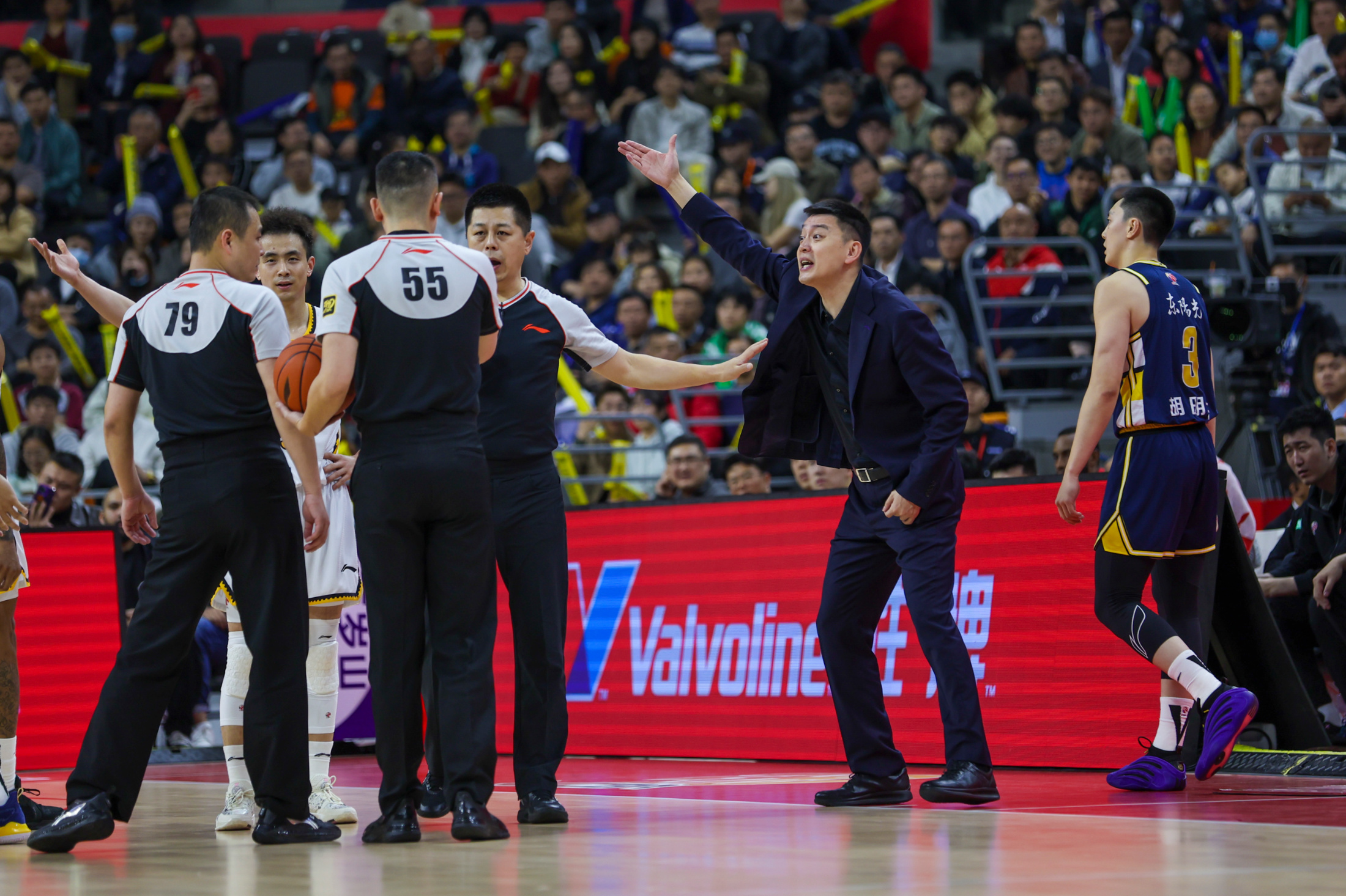 包含本菲卡士气爆棚，意甲四强战遇上广厦男篮，目标明确直指晋级的词条